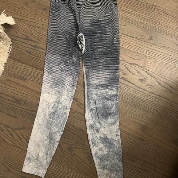 Lululemon Ebb to Train Women Super-High-Rise Crop Legging Tight Tie Dye Striped - Picture 7 of 9